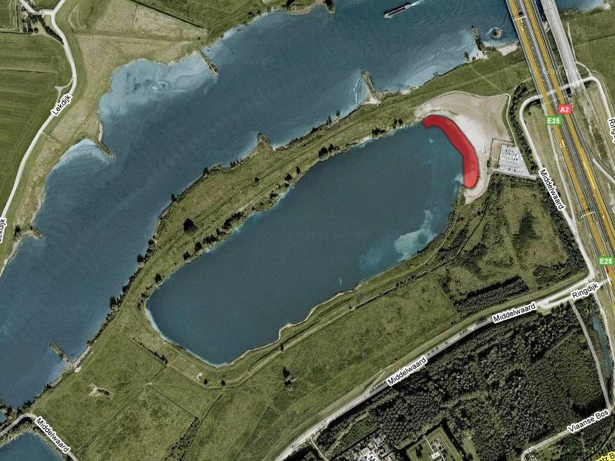 Figuur 3.5 Zwemzone Plas Middelwaard (rood vlak) 3.