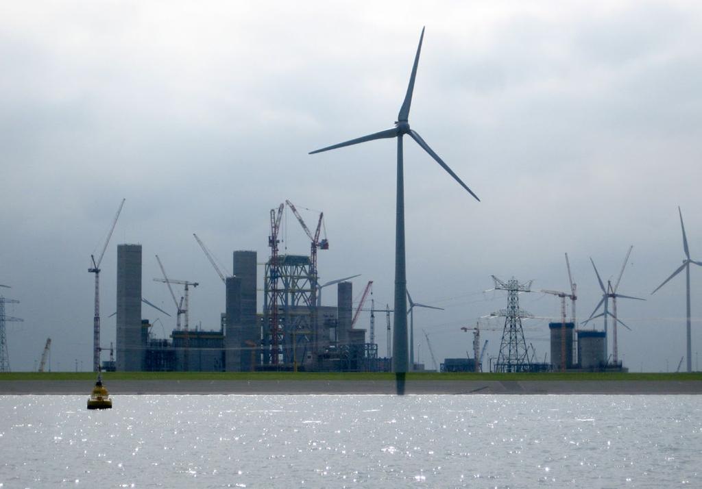 overkant in Duitsland de havens van Papenburg en Emden.