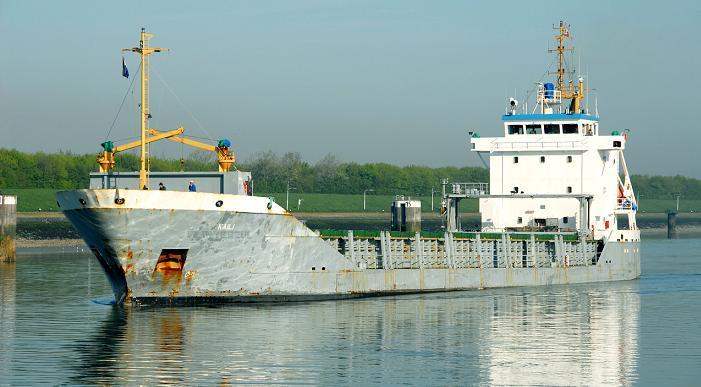 FLINTERZEE raakten beide schepen elkaar stuurboord op stuurboord. De bemanning van de DALSLAND kon met behulp van noodstuurinrichting voorkomen dat het schip in de wal liep.