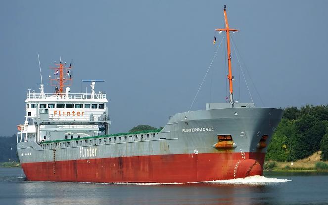 (Foto FLINTERMAR: M. Coster, 1-9-2013, van zee naar de Middensluis, IJmuiden met bestemming Coenhaven. Foto UAL MALABO: W. Koper, 29-12-2006, IJmuiden).