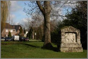 2. Processiepark In 1924 bleken de tuinen van de pastorie en van het zusterklooster te klein voor het houden van de Bloedprocessie. De processie mocht toen nog niet over de openbare weg trekken.