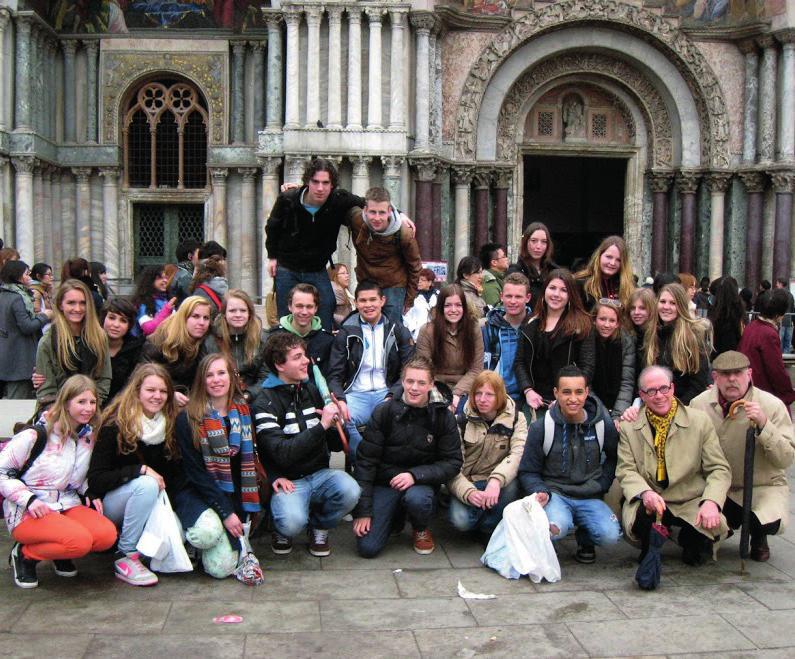 Gymnasium Leerlingen kunnen zowel Latijn als Grieks volgen. Leerlingen die Latijn of Grieks volgen maken een reis naar Rome en/of Griekenland. Theaterklas Dhr. J.