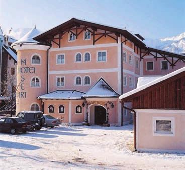 OOSTENRIJK Hotel Moserwirt Skigebied Dachstein-West/Bad Goisern 5 LIGGING Rustig gelegen hotel in het mooie dorpje Bad Goisern.