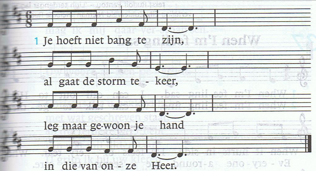 Kaars wordt aangestoken Kind 2: God Uw licht schijnt in ons midden Uw woord wijst ons de weg Breng ons bij elkaar En bescherm ons door Uw liefde.