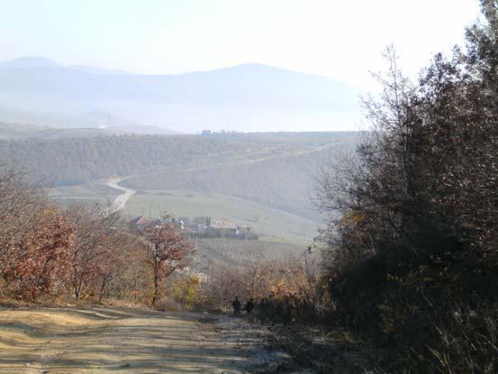 Wat een zicht! Als je de fot vergroot zie je drie symbolen van Mitrovica: het oud fort, de BBQ en Kroi-i-Vitakut.