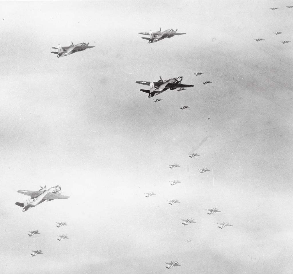 Middelgrote Martin B-26 Marauder-bommenwerpers van het 9de Luchtleger van de Verenigde Staten steken op 26 maart 1944 vanaf bases in Groot-Brittannië de Noordzee over om een aanval uit te voeren op