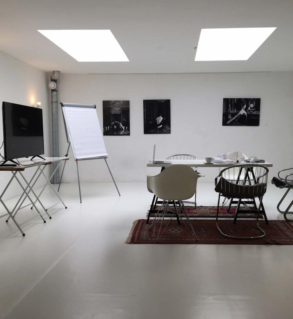 Vergaderingen & presentaties CreativeHaus ligt in een van de mooiste straten van Amsterdam Oost en biedt ruimte aan 2 studio s en een huiskamercafé met bar waar u met uw collega s zorgeloos kunt