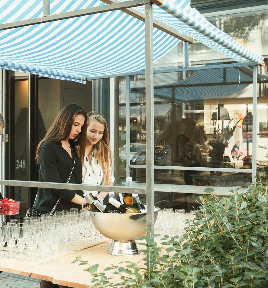 Feesten CreativeHaus is uiterst geschikt voor het houden van feesten en partijen. Gelegen in een mooiste straten in het bruisende Amsterdam Oost viert je jouw bruiloft, verjaardag of babyborrel.