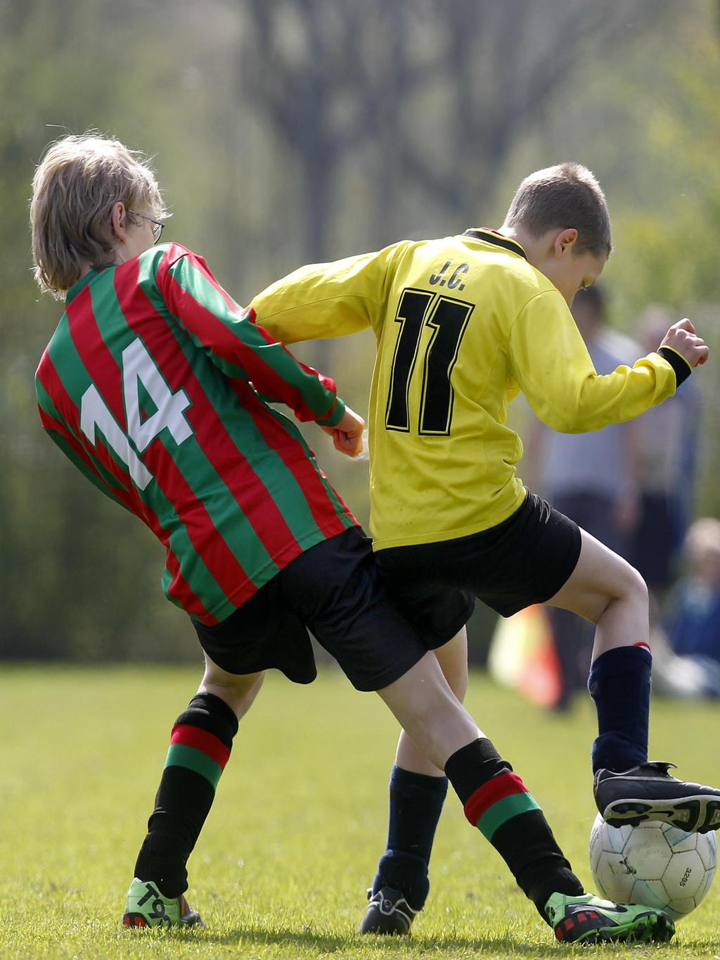 We deden mee aan het onderzoek? Het onderzoek s utgevoerd n het sezoen 2015/ 16 onder 2587 amateurvoetbalverengngen.