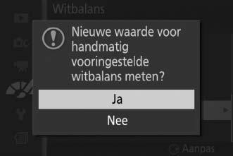 Handmatige voorinstelling U kunt handmatige voorinstellingen gebruiken om aangepaste witbalansinstellingen op te slaan en te gebruiken voor opnamen bij verschillende soorten licht of om