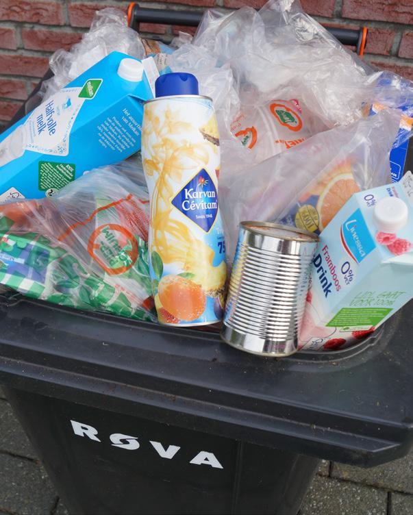 We richten daarvoor op wijkniveau kleine brengstations in, bijvoorbeeld in de buurt van de wijkwinkelcentra.