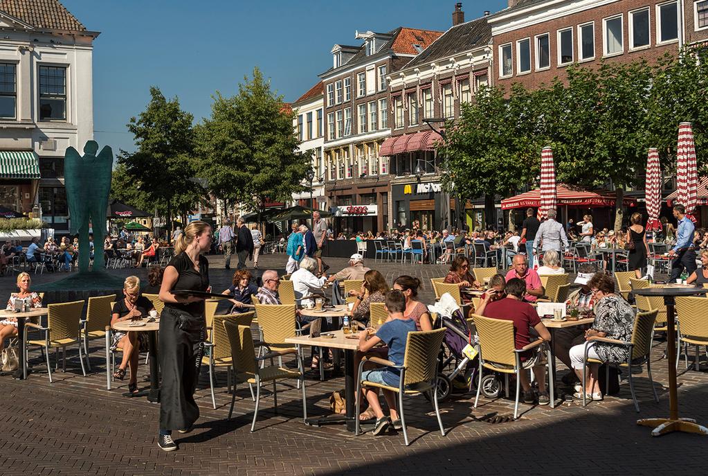 Voorwoord Het is goed toeven in Zwolle. De stad groeit, bloeit en heeft zich ontwikkeld tot een belangrijk knooppunt in Noordoost Nederland.
