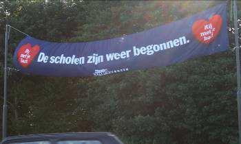 Op gebied van verkeersopleiding worden in de praktijk veel projecten vanuit de provincie geïnitieerd. De grote campagnes (zoals de BOB-campagne of Rij met je hart ) worden ook landelijk georganiseerd.