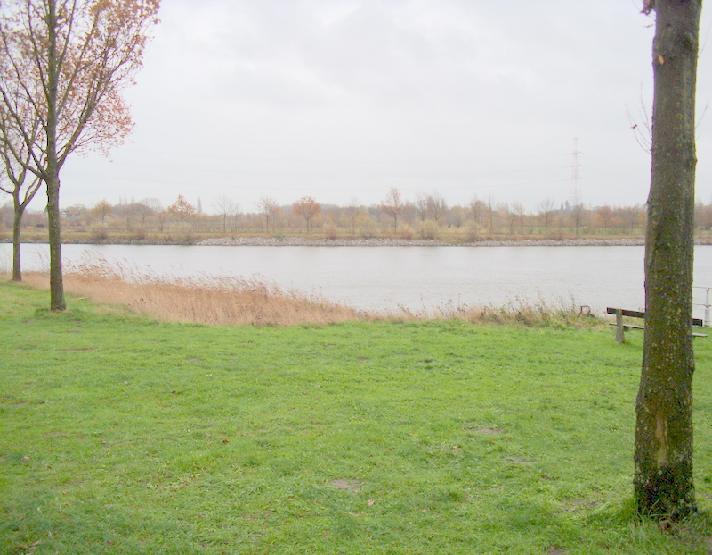 Dorma vormden. (Zie Bruggen over de Brugse Vaart te Hansbeke van Albert Martens in een uitgave van Oud-Hansbeke.) Een zijtak ontspringt aan het vliegveld van Ursel. Het is de Gottebeek te Bellem.