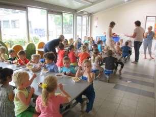 ballenbad, glijbanen, keukentjes en een springkasteel.