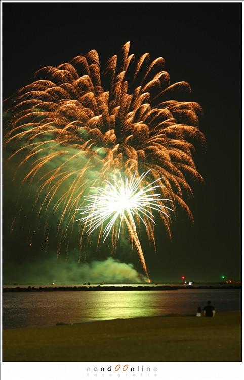 Tien tips voor vuurwerk fotograferen maandag 28 december 2015, 13:31 door Nando Harmsen 5198x gelezen 4 reacties Met het inluiden van het nieuwe jaar zal er weer veel vuurwerk afgeschoten worden.