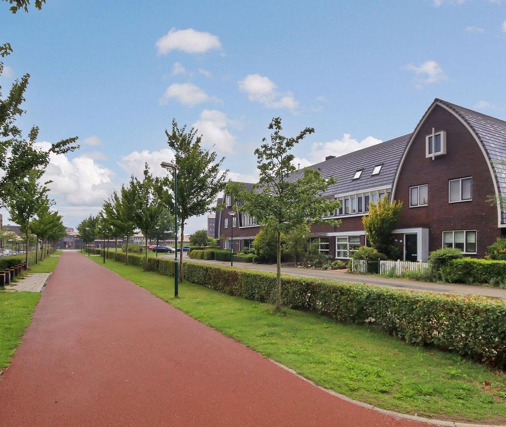 Samen met de eigenaar van de woning hebben wij deze brochure zorgvuldig voor u samengesteld, zodat u zich uitgebreid kunt verdiepen in alle mogelijkheden die de woning biedt. Is er voldoende ruimte?