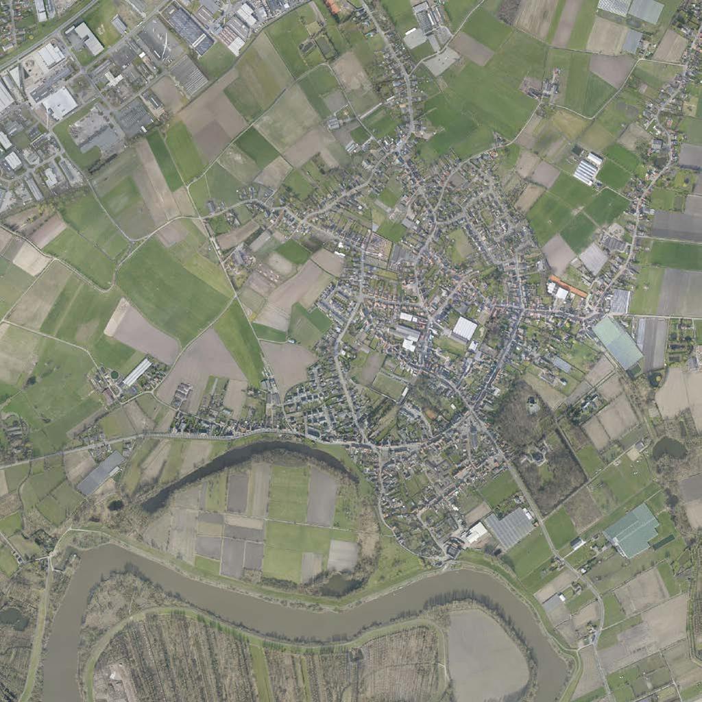 500 m Figuur: luchtfoto, case Moerzeke De luchtfoto toont de huidige conditie van het dorp Moerzeke.