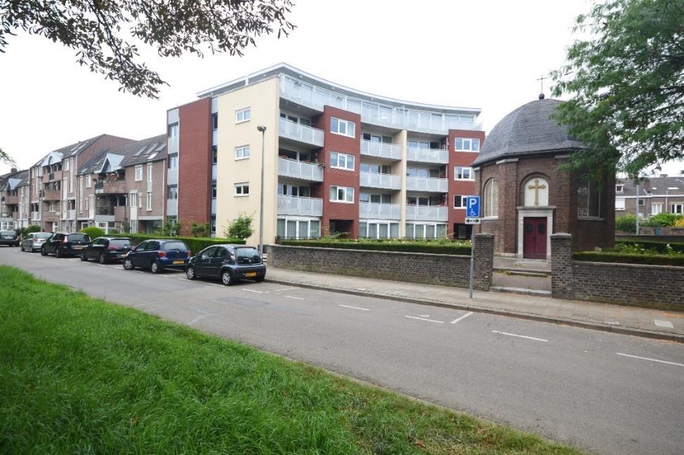 Extra info: - Het appartement is grotendeels voorzien van een parketvloer - NEFIT combiketel uit 2013 (eigendom) - Houten kozijnen met dubbele beglazing - Het appartement geniet van 2 balkons aan de