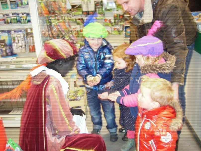 enkele zwarte pieten een bezoek aan onze winkel in Heeten.