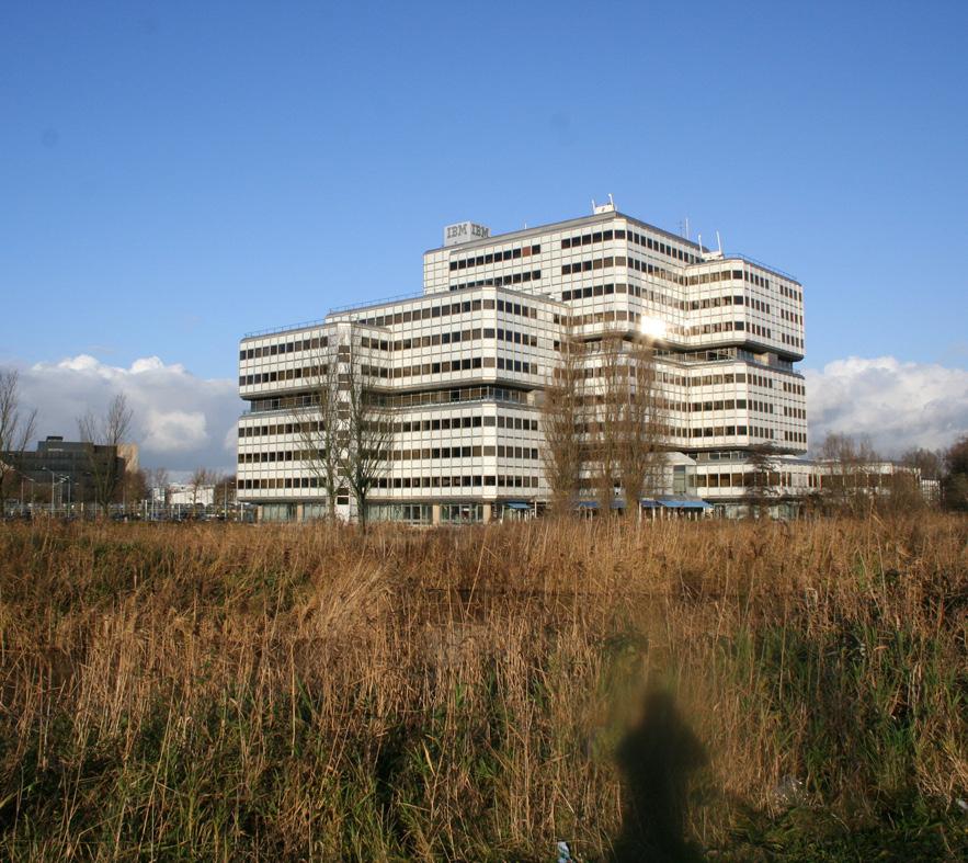 IBM-terrein Het IBM-terrein is een kantoren en bedrijventerrein tussen de ringspoorlijn en Johan Huizingalaan en de snelweg A4. Het is hierdoor een uitstekende zichtlocatie.