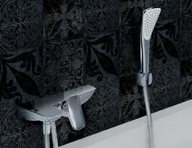 Kies tussen wand- of driegats armatuur de oplossing, die het best in uw badkamer past.