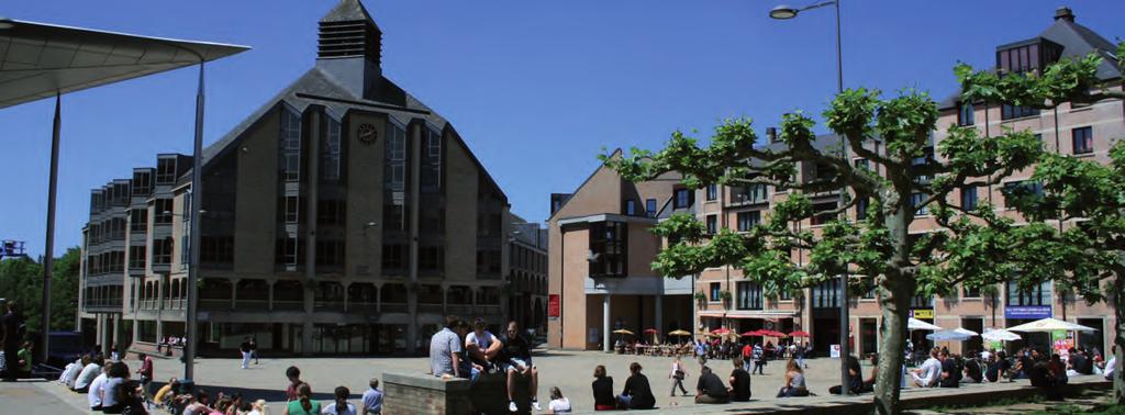 1u30 STADSRONDLEIDINGEN Ontdekking van de nieuwe stad Louvain-la-Neuve is een stad op mensenmaat, gericht op voetgangers, groen en, met een