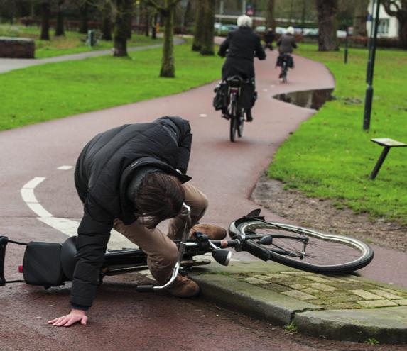 anwb.nl/verkeersveiligheid Mobiele hulp bij ongelukken Pats, boem: een onoplettende achterligger klapt op je bumper. Een verkeersongeluk zit dan ook in een klein hoekje.