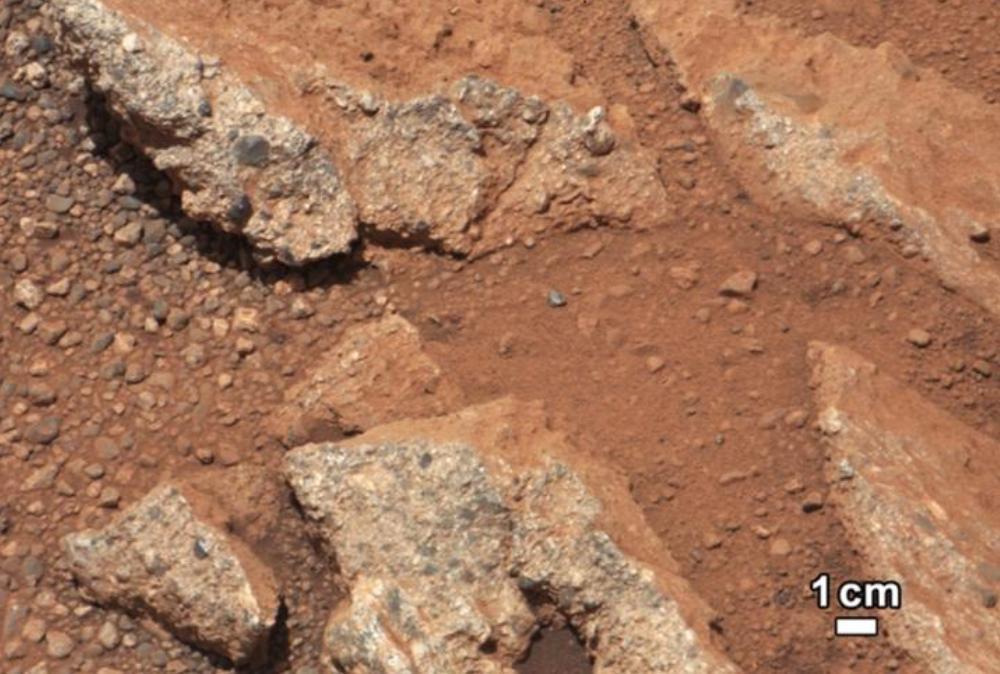 Een van de duinen die door Curiosity bereikt kan worden is twee verdiepingen hoog en zo breed als een voetbalveld. De rover zal onder andere onderzoek doen aan de samenstelling van de duinen.