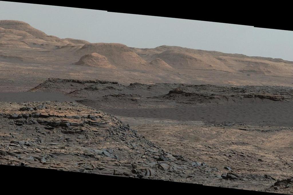 Donkere zandduinen aan de voet van Mount Sharp, als gezien door Curiosity.