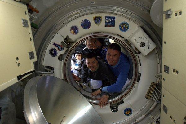 Zij landden op vrijdag 11 december op de steppen van Deel van het ISS Vanuit het ISS zorgde Kjell Lindgren met behulp van de Canadese robotarm voor de koppeling aan het ruimtestation.