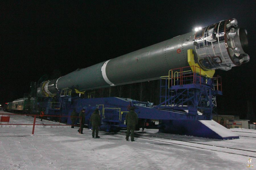 RUSLAND LANCEERDE EEN NIEUWE WAARSCHUWINGS- SATELLIET Met een Sojoez 2-1b raket lanceerde Rusland de eerste van een nieuwe serie militaire satellieten die al heel vroeg lanceringen van raketten
