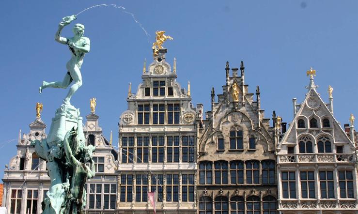 Excursie Antwerpen Op donderdag 2 en vrijdag 3 april trekken we met de vierdejaars naar Antwerpen voor een studiedag in het kader van de lessen geschiedenis en godsdienst.