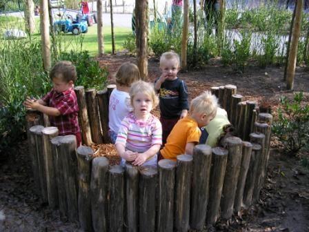 Naar buiten! Ontdek en beleef de natuur! Buiten spelen is van groot belang voor de ontwikkeling van een kind. Bewegen draagt bij aan de gezondheid van kinderen en hun zelfvertrouwen.