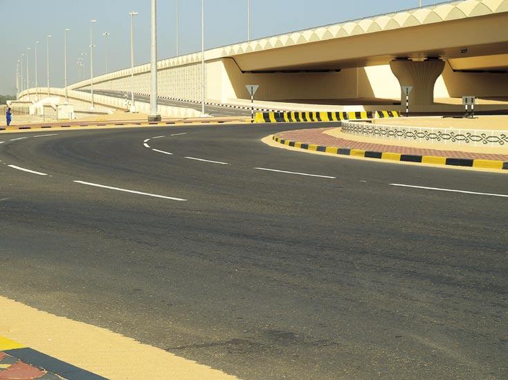 In Abu Dhabi werd in de tweede helft van het jaar gestart met de maritieme werken voor de nieuwe «Corniche Road». In Fujairah realiseert Six Construct in «Design & Build» de nieuwe zeemachtbasis.