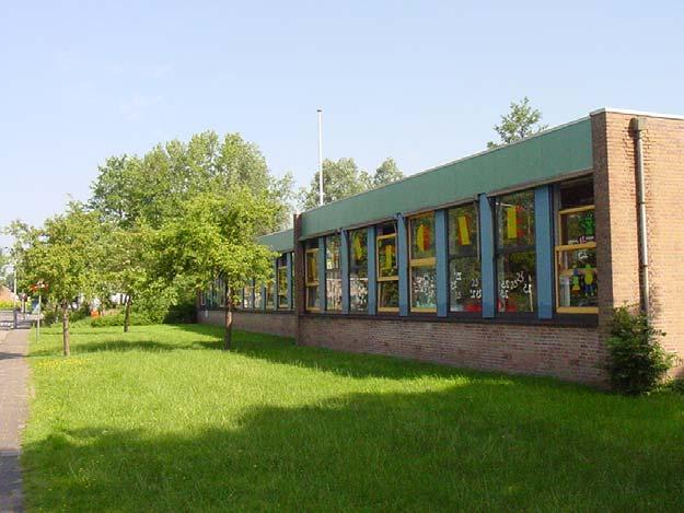 4. De basisscholen in Bloemendaal 4.1 P.C basisschool Livingstoneschool P.C. basisschool Livingstoneschool is gevestigd in een gebouw aan de Livingstonelaan 60.