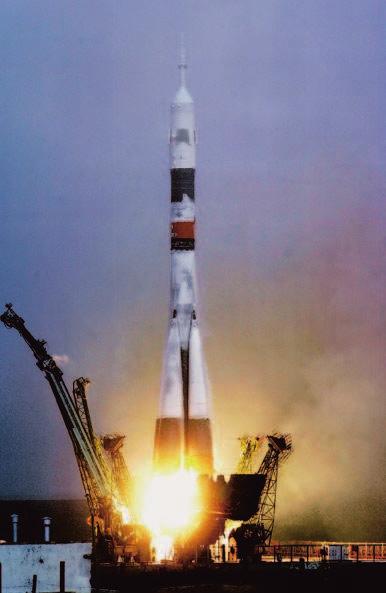 Soyuz lancering vanaf het Baikonur Cosmodrome met aan boord de ISS Expeditie 1 bemanning (31 oktober 2000). [NASA] tijd was om de vlucht nog te halen.