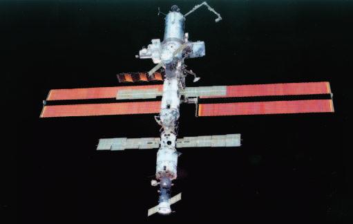 ISS configuratie in april 2002 na het bezoek van spaceshuttle