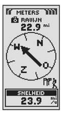 ) Het menu omvat: precisie, gemiddelde snelheid, positie, datum, bestemming, hoogte, ETA, locatie, maximale snelheid, odometer, voeding, snelheid, tijd, tripodometer, triptijd.