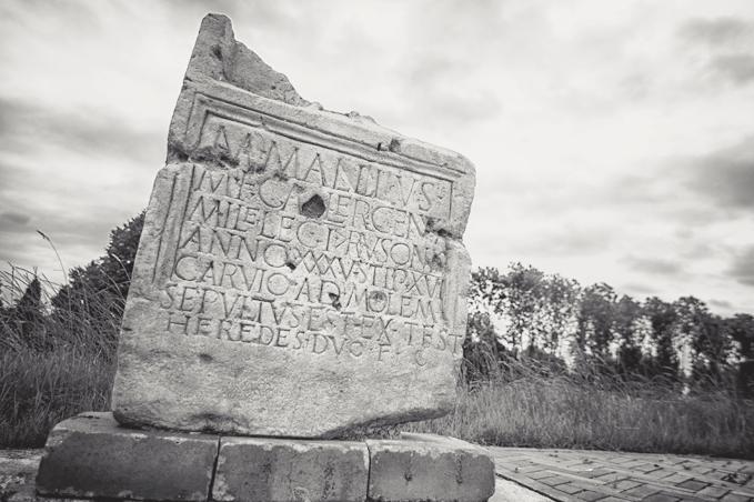 De gevonden romeinse grafsteen met de vermelding Carvio (Herwen) DE ROMEINSE LIMES EN WATERWERKEN IN GELDERLAND Lezing door drs. Jan Verhagen te Zevenaar op donderdag 22 september 2016, aanvang 20.