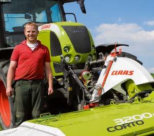 Loonwerker Christoph Kayser uit Meschede in het Sauerland rijdt met een CORTO 320 F PROFIL in combinatie met een DISCO 8400 CONTOUR.