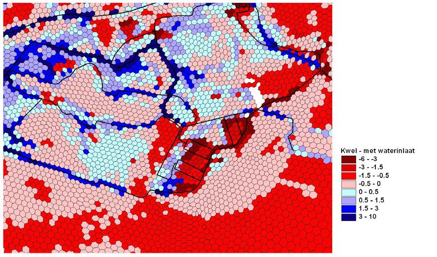 Figuur 6.3: Kwel (blauw) en wegzijging (rood) bij de inlaat van water naar de rietvelden. 6.3 Regionale grondwaterstroming In Figuur 6.