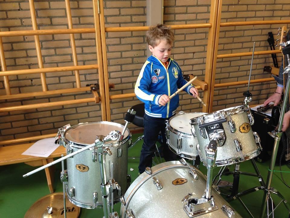 De docenten popmuziek van het Cultuurplein spelen allemaal in verschillende bands en combo s. Zij delen graag hun passie met hun leerlingen in de les en doen dat met groot plezier.