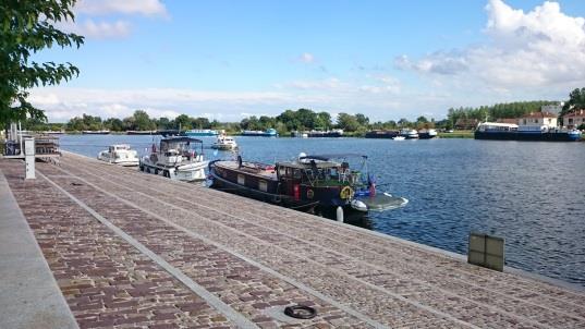 Na de kanalen met de kleine sluisjes was het weer eens lekker om wat door te kunnen varen op groot water.