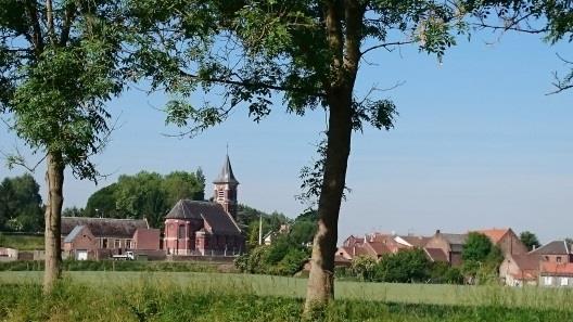 Hoofdstuk 4 Péronnes - Chauny Woensdag 31 mei meldden we ons bij sluis Peronnes 1, waar we even moesten wachten omdat er juist een schip van de andere kant was ingevaren.