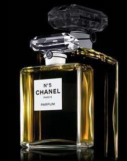 Afbeelding Chanel N 5 9. Kent u dit merk? Ja Neen 10. Hebt u het merk Chanel N 5 ooit aangekocht? Ja Neen Weet ik niet meer 11.