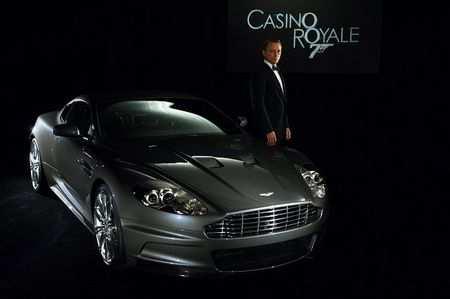 Eerste afbeelding Afbeelding Daniel Craig en Aston Martin V12 Vantage RS 29. Kent u deze reclameadvertentie? Ja Neen 30.
