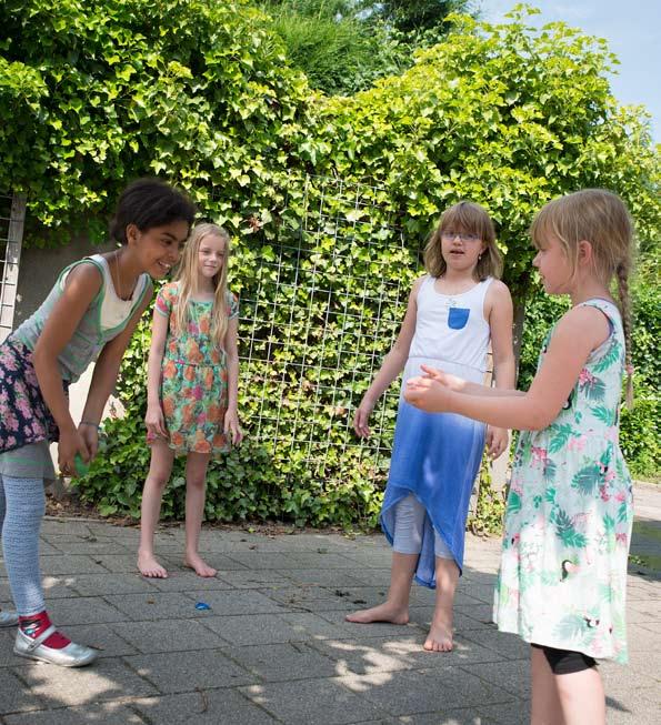 7 TUSSENSCHOOLSE OPVANG (TSO) Tussen de middag kunnen de kinderen op school overblijven. De organisatie van de tussenschoolse opvang (TSO) is in handen van SchoolXL (onderdeel van UN1EK opvang).