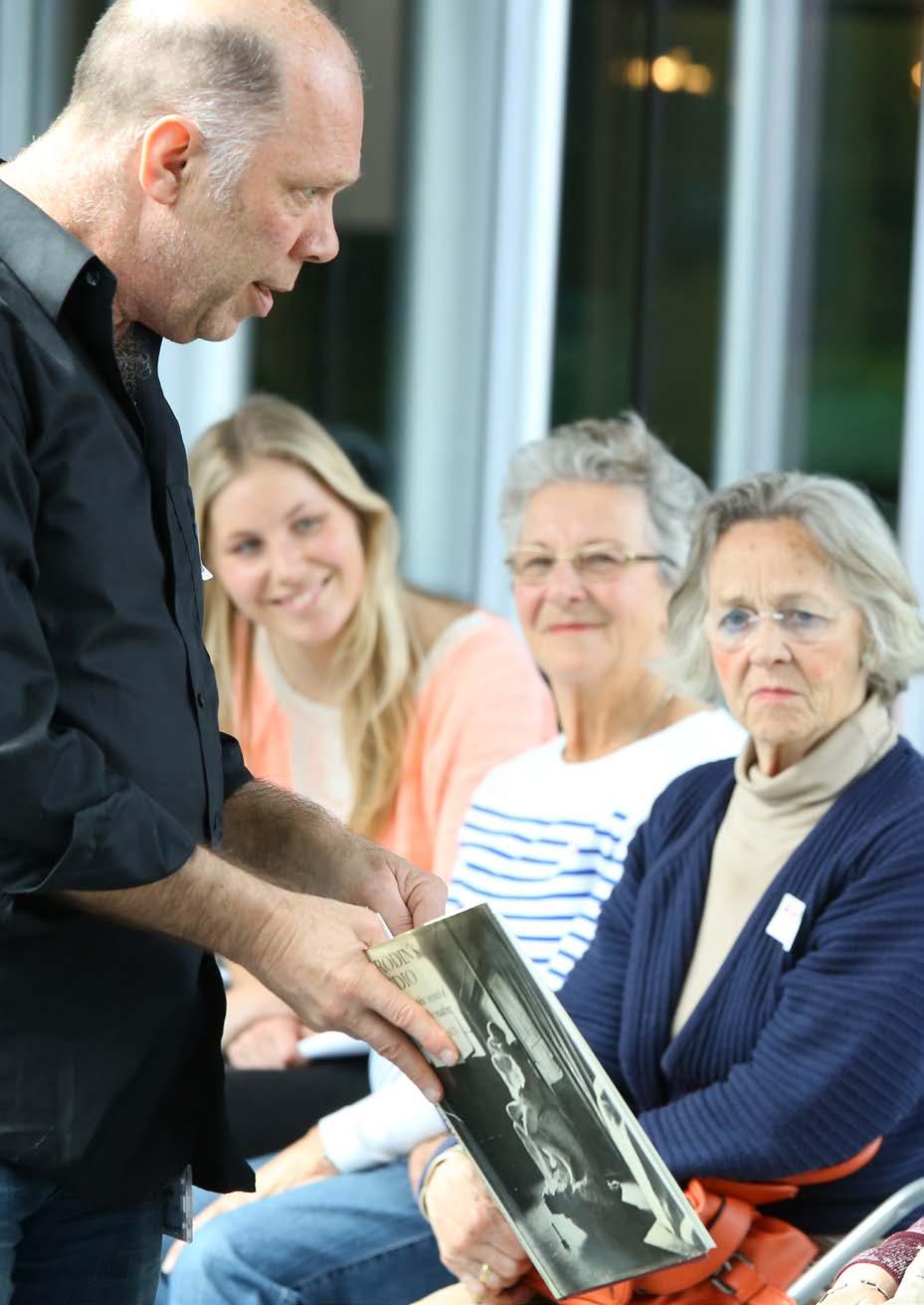 een VOORBEREIDING Behoeftepeiling Een programmacoördinator aanstellen De opzet van het programma Voorzieningen treffen programma, fungeert als aanspreekpunt voor de rondleiders en gastheren/-vrouwen,