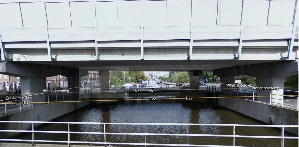 Afbeelding 6 Vaste brug over het Oude Winschoterdiep gezien vanaf de Europaweg (Bron: Google Earth Pro) Het Oude-Winschoterdiep is geen doorgaande vaarweg meer doordat twee parallele vaste bruggen